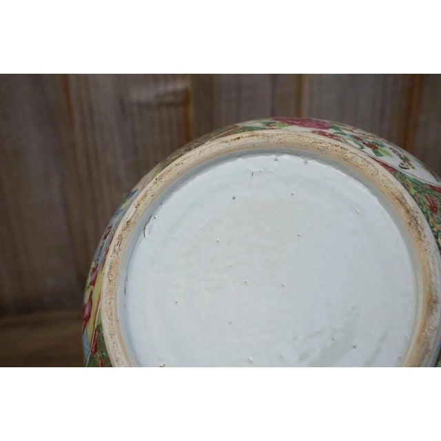 19th Century Chinese Qing Dynasty Famille Rose Canton Covered Bowl For Sale - Image 17 of 18