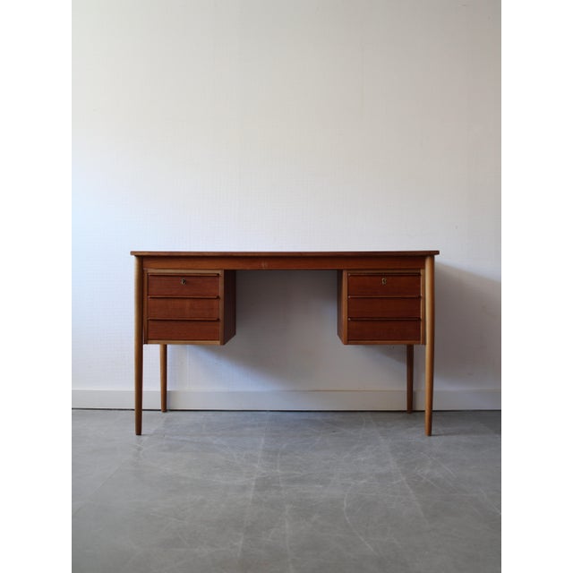 Vintage Danish Desk in Teak, 1960s, in Good conditions. Designed 1960 to 1969