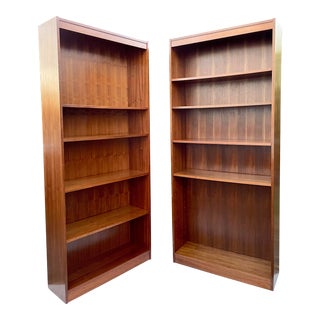 Mid-Century European Modern Bookcase With Adjustable Shelves in Walnut - Set of 2 For Sale