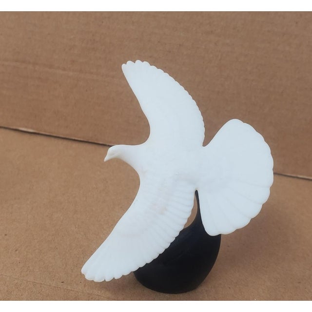 Vintage - Pair of John Perry Seagulls in Flight Figurines - Black Base - White Matte Pellucida For Sale - Image 13 of 15