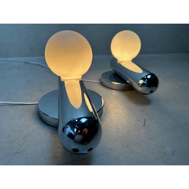 Set of 2 vintage design wall lamps. Chrome fixture and opaline globes. Height: 25cm. Width: 15cm. Distance to the wall:...