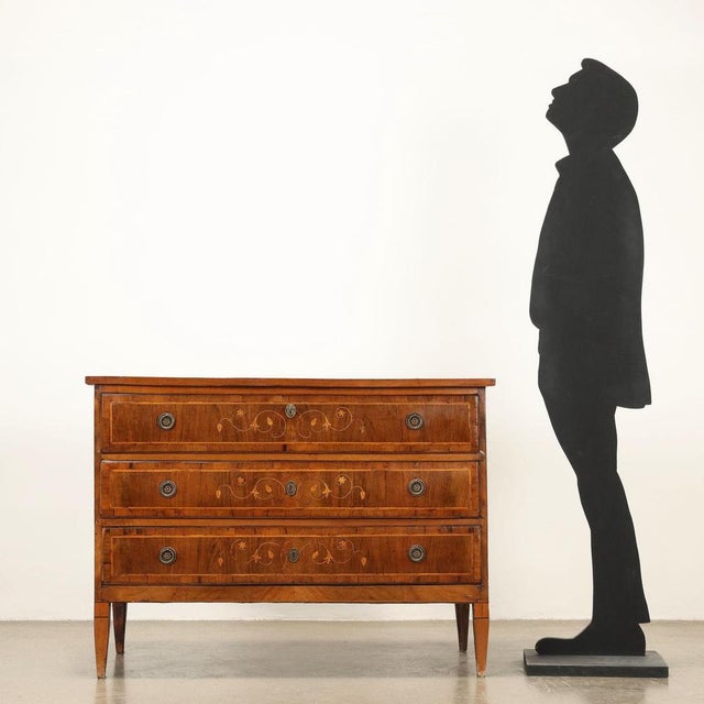 Neoclassical dresser from Piacenza, late 18th century. Supported by truncated pyramidal feet, it has three drawers on the...