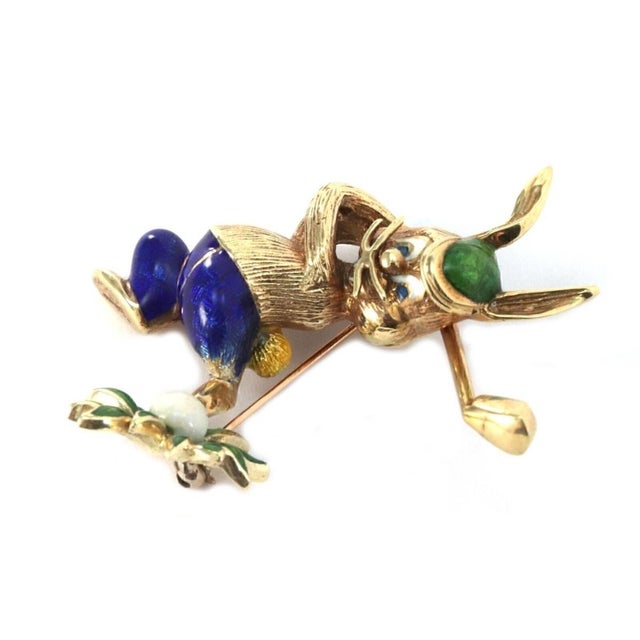 Contemporary Mid 20th Century Multicolor Enamel 14k Yellow Gold Rabbit Golfer Pin Brooch For Sale - Image 3 of 5