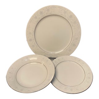 Queens Lace by Crown Fine China 3-Piece Place Setting, 1980s For Sale