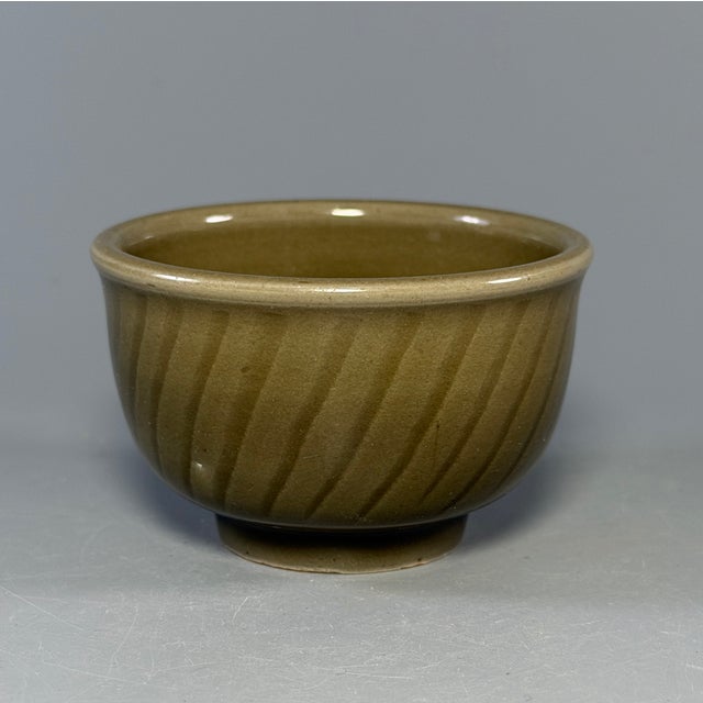 Chinese China Vintage‑Style Striped‑Carved Dark‑Glaze Celadon Tea Bowl For Sale - Image 3 of 5