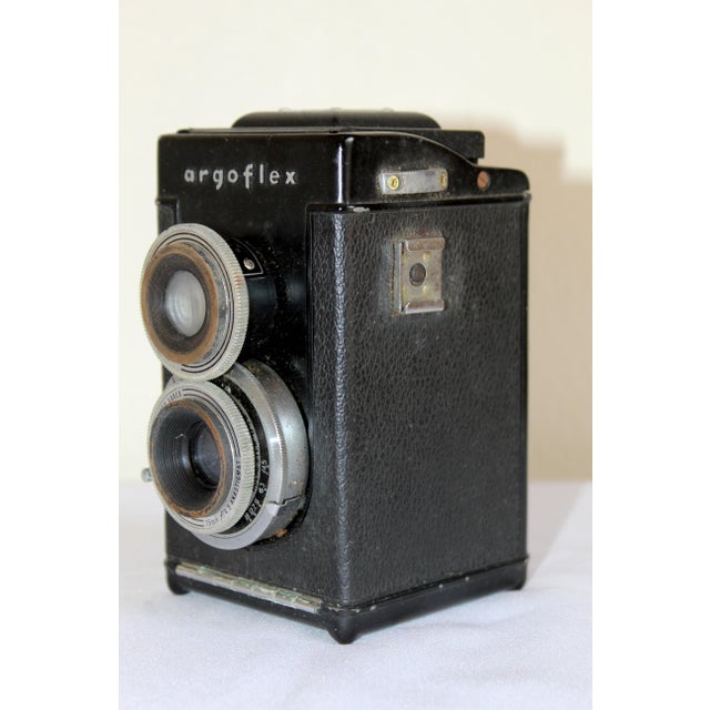 Plastic Vintage Argus Argoflex Twin Lens Reflex (Tlr) Camera – Bakelite 120 Film Camera With Argus Anastigmat Lens, Made in Usa, Circa 1950–1952 For Sale - Image 7 of 16