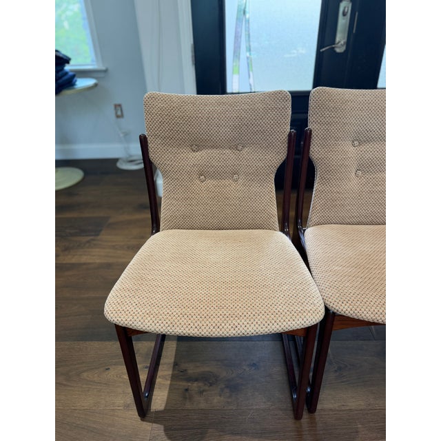 Mid-Century Modern Set of Four Danish Modern Sculptural Rosewood Cantilever Dining Chairs, Denmark, C. 1970 For Sale - Image 3 of 13