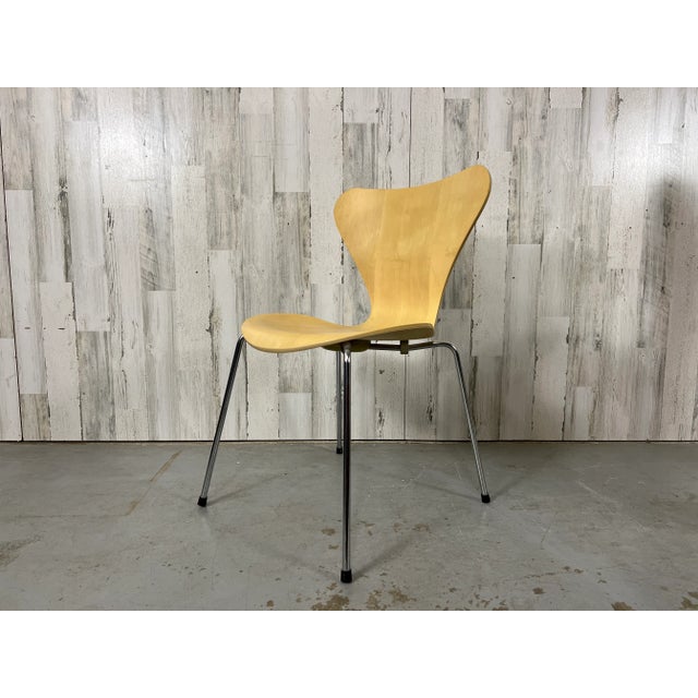 Arne Jacobsen Series 7 Stackable Chairs for Fritz Hansen For Sale - Image 11 of 12