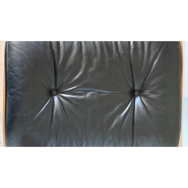 Black Set of Lounge Chair & Ottoman by Charles & Ray Eames for Herman Miller & Vitra, Set of 2 For Sale - Image 8 of 18