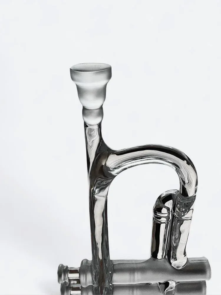 ロイヤル ド シャンパーニュ トランペット クリスタルガラス オブジェ Crystal Glass Trumpet by Royales De Champagne, France | Chairish