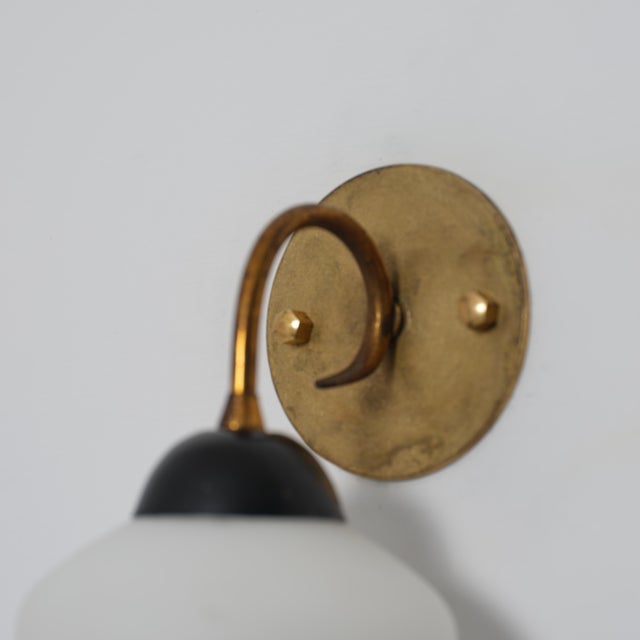 Vintage Italian Wall Sconces in Brass and Opaline Glass, 1950s, Set of 2 For Sale - Image 4 of 9