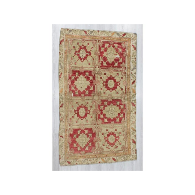 1960s Vintage Turkish Wool Rug - 4′5″ × 7′10″ For Sale In Los Angeles - Image 6 of 6
