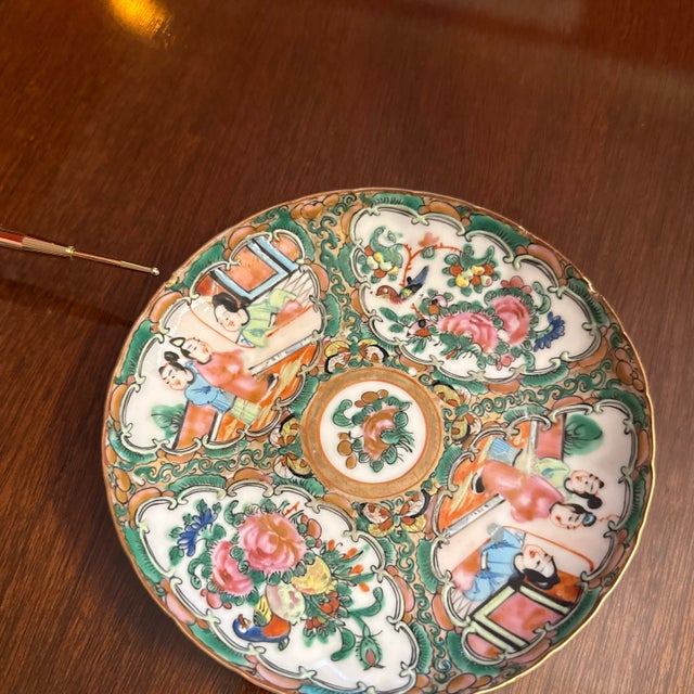 Mid 19th Century Famille Rose Medallion Chinese Plate For Sale - Image 4 of 6