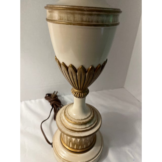 1960s Mid-Century Stiffel Hollywood Regency Brass and Gilded Enamel Table Lamp For Sale - Image 5 of 7