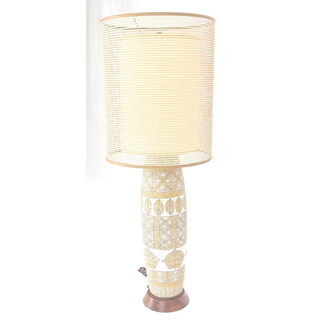 Fratelli Fanciullacci 1970s Fratelli Fanciullacci Ramor Pottery Table Lamp Original Shade Walnut Base For Sale - Image 4 of 7