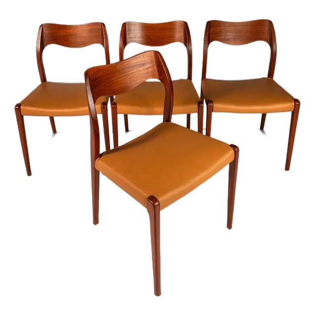 Set of Four 4 Bespoke Møller Model #71 Dining Chairs in Teak & Leather Attributed to Niels Møller for j.l. Møllers Møbelfabrik, Denmark, 1960s For Sale