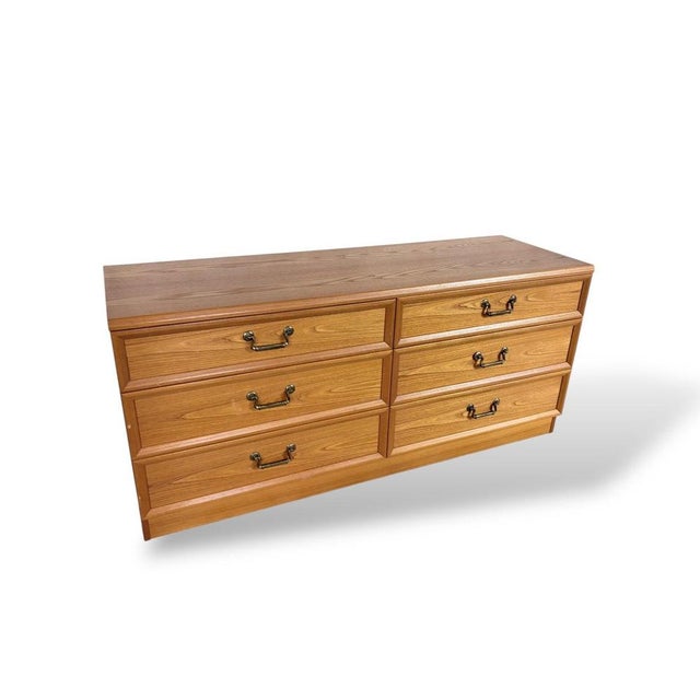 Low Sideboard in Oak Veneer from G-Plan, 1980s For Sale - Image 6 of 9