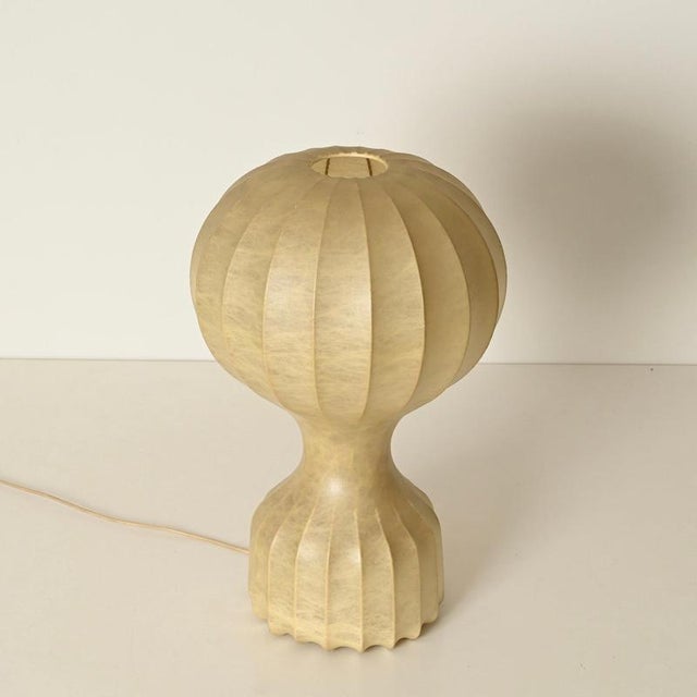 Large Gatto Beige Cocoon Table Lamp by Castiglioni for Flos, Italy, 1960s For Sale - Image 3 of 11