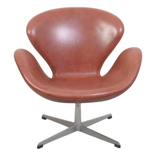 Vintage Swan Chair in Red Patinated Leather by Arne Jacobsen, 1960s For Sale