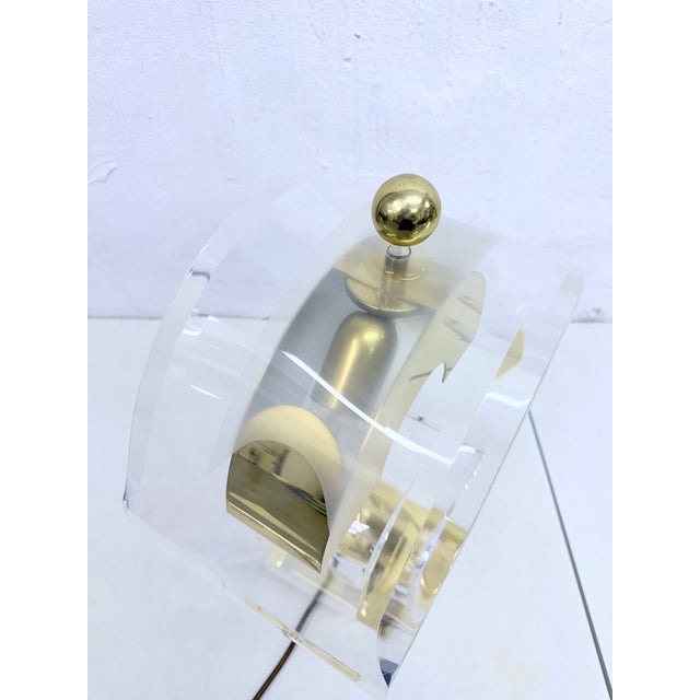 Hollywood Regency Table Lamp in Acrylic and Gold-Plated Metal, 1970s For Sale - Image 6 of 16