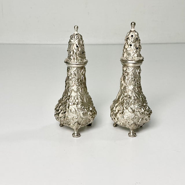 Art Nouveau Vintage Hollywood Regency Chippendale Stieff Repousse Full Chased Sterling Footed Salt & Pepper Shakers - A Pair For Sale - Image 3 of 13