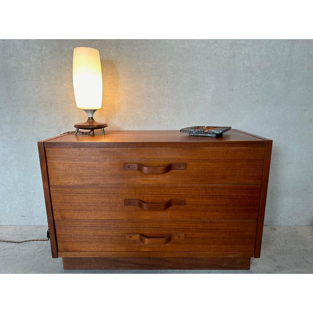 Vintage Chest of Drawers in Teak For Sale - Image 3 of 13