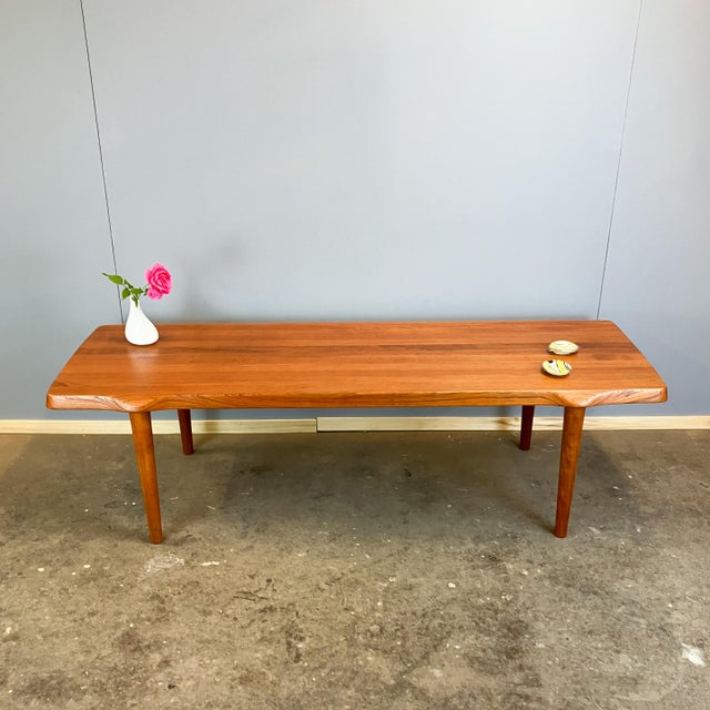 Beautiful, original Danish coffee table (model ML146) from the 1960s. The table impresses with its sculptural, organically...