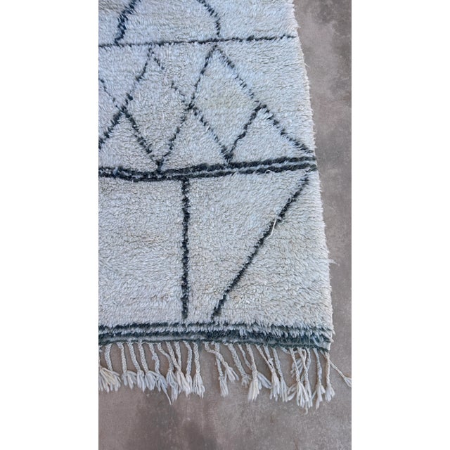 Textile 1980s Moroccan Beni Ourain Rug - 5'6" X 8'1" Ft For Sale - Image 7 of 10