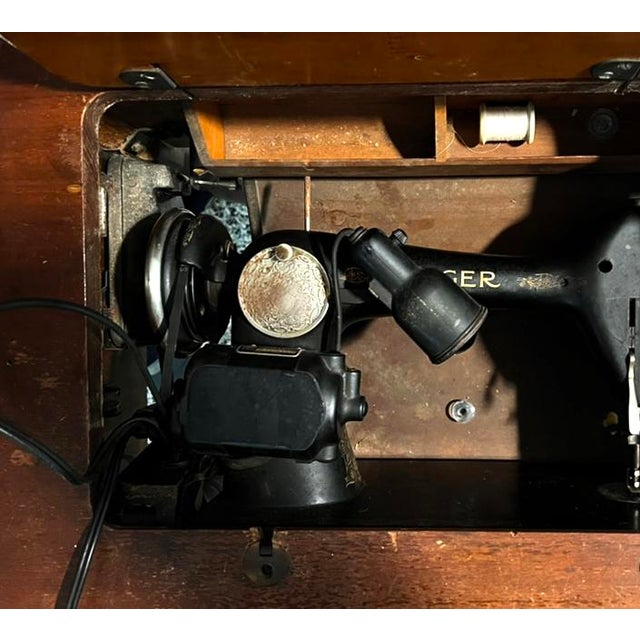Vintage 1930s Singer Electric Sewing Machine in Original Wooden Cabinet With Extension Leaf For Sale - Image 14 of 16