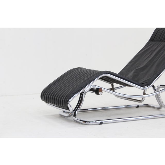 Vintage Italian Chrome and Leather Chaise Lounge attributed to Guido Faleschini, 1970s For Sale - Image 3 of 14