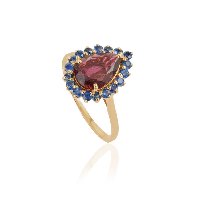 VR Jewels Retro Style 18k Yellow Gold 1.77ct Rubelite & Blue Sapphire Halo Ring Size 8 For Sale - Image 4 of 17