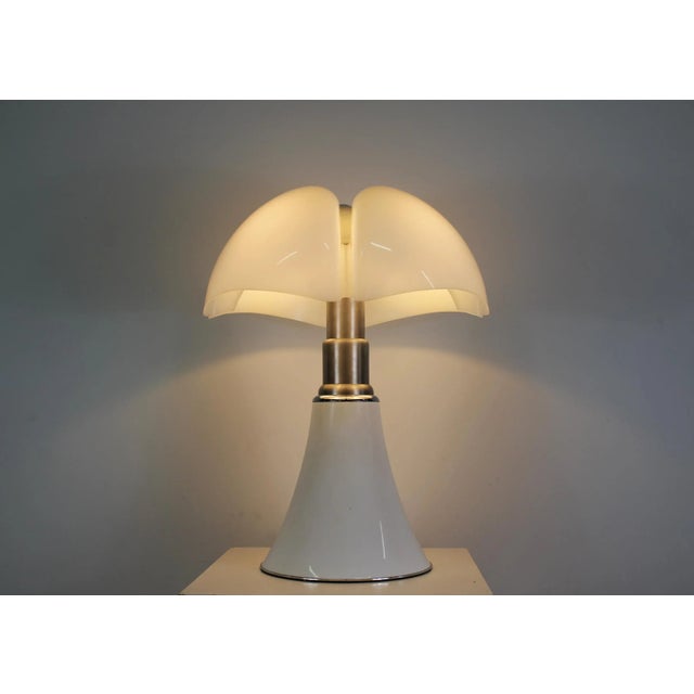 White Pipistrello Table or Floor Lamp by Gae Aulenti for Martinelli Luce, 1965 For Sale - Image 5 of 10