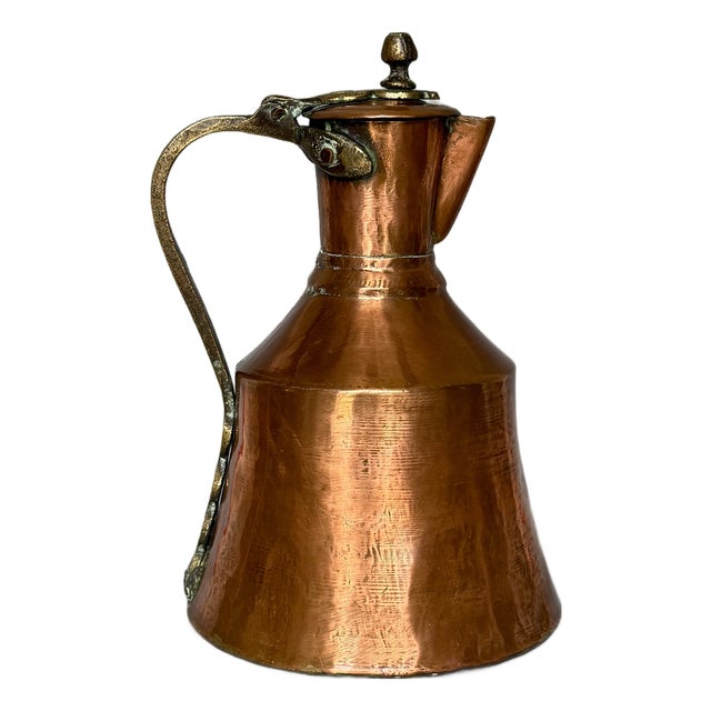 Georgian Hand-Hammered Copper Pitcher with Hinged Lid and Brass Mounts, 1800s For Sale
