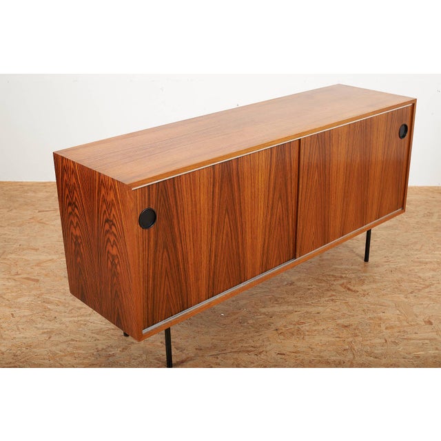 Schiebetürkorpus 943 Sideboard with Chrome-Plated Tubular Steel Legs and Rosewood Veneer by Kurt Thut for Thut Möbel, 1953 For Sale - Image 10 of 13