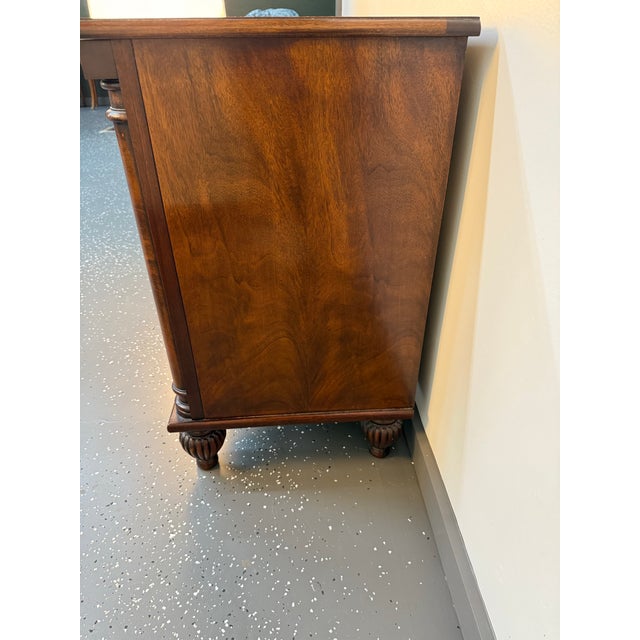 1980s Henredon Historic Nachez Collection Crotch Mahogany Bachelors Chest For Sale In Baton Rouge - Image 6 of 11