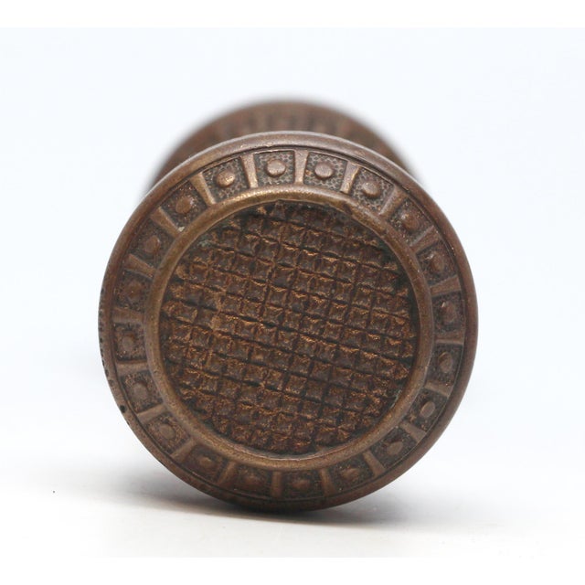 This Vernacular style field knob was made by Trenton in the 1897 catalog. It is part of the D-12600 group. Priced as a...