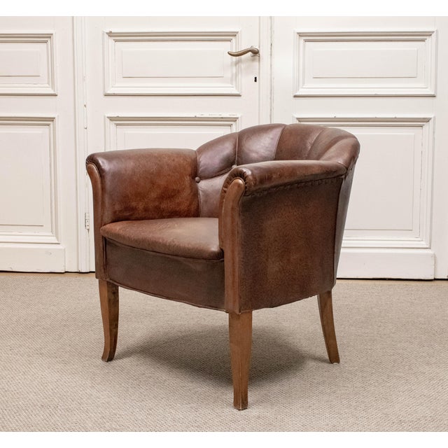 Elegant and refined Swedish “Tiger” club chair from the 1920s, executed in rich dark brown leather. This slender model...