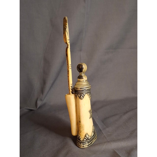 Rare 19thC Moroccan Judaica Camel Bone Inkwell Set - Star of David - Original Pen For Sale - Image 11 of 18