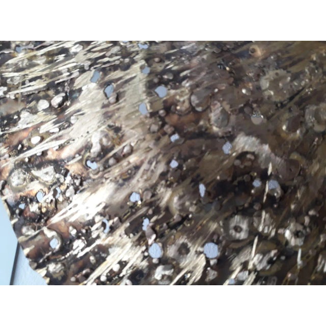 Shield completely in brass with three lights. Beautiful light effect with craftsmanship. European Plug (up to 250V).The...