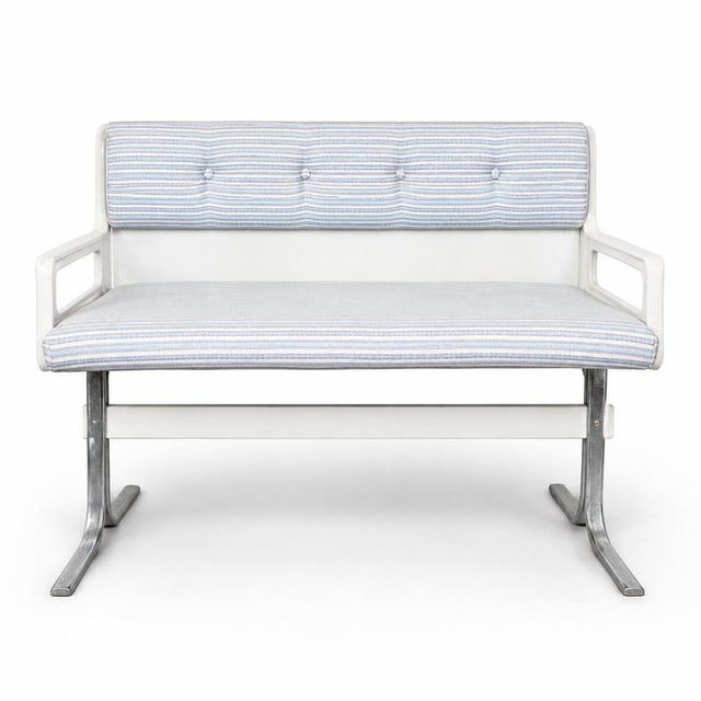 Vintage Space Age Bench from the 1970s This special vintage Space Age bench from the 1970s is a real eye-catcher for...
