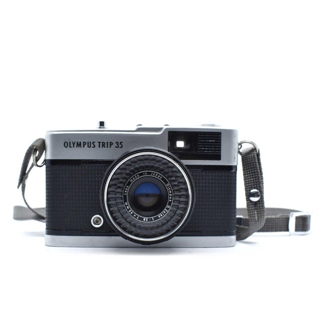 The Olympus Trip 35 camera is a legendary, battery-free 35mm compact film camera from the late 60s to mid-80s, famous for...