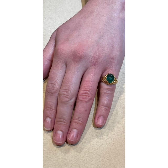 3.3 Carat Oval Emerald Cabochon 14 Karat Yellow Gold Cocktail Ring Vintage For Sale In New York - Image 6 of 18