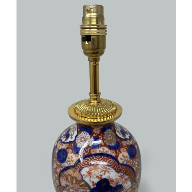 Antique Pair Japanese Chinese Imari Porcelain Ormolu Table Lamps Blue Red Gilt For Sale - Image 6 of 9