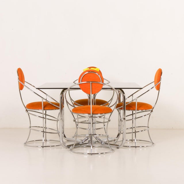 This striking italian space age dining set comes from the 1970s and closely resembles giotto stoppino designs. The table...