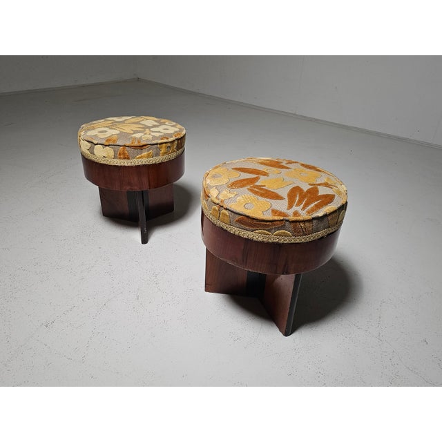 Early 20th Century Set of Art Deco Walnut and Floral-Printed Fabric Stools, Italy, 1930s For Sale - Image 5 of 12