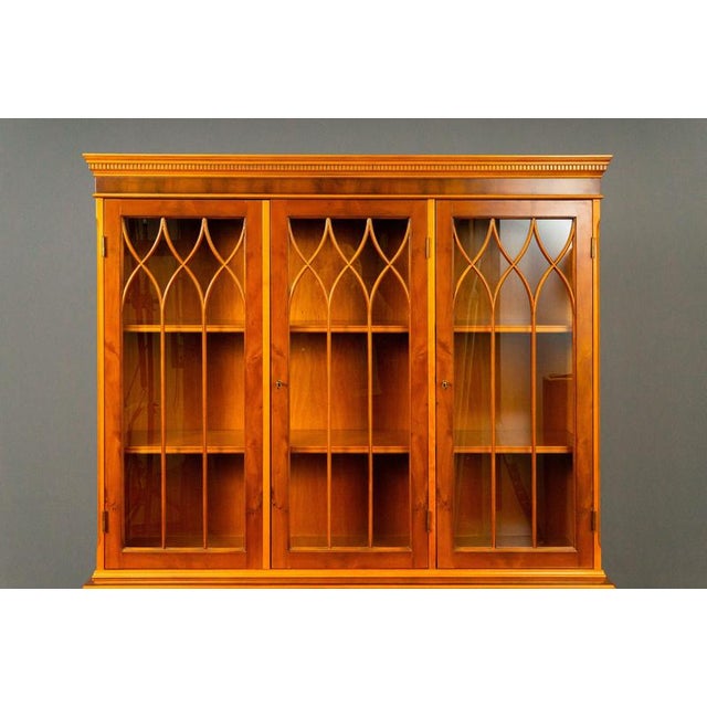 Brown English Style Bookcase in Wood For Sale - Image 8 of 18