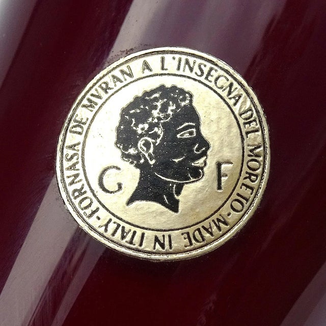 Murano Fornasa De Murano l'Insegna Del Moreto Vintage White Inside Red Outside Italian Art Glass Cased Flower Vase With Label For Sale - Image 4 of 6