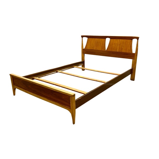 Mid-Century Modern Vintage Mid Century Modern Kent Coffey "Perspecta" Walnut Headboard, Footboard, Full Bed Frame For Sale - Image 3 of 18