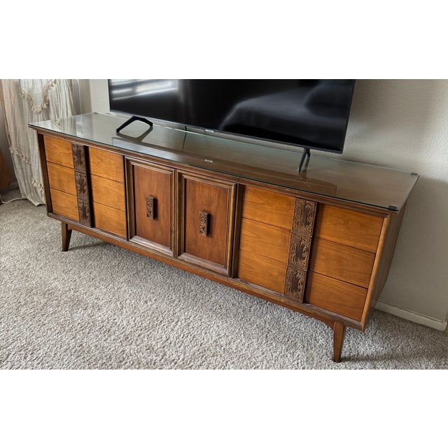 Mid-Century Modern 1960s Bassett Furniture Industries Mid Century Modern Dresser and Nightstand, 2 Pieces For Sale - Image 3 of 17