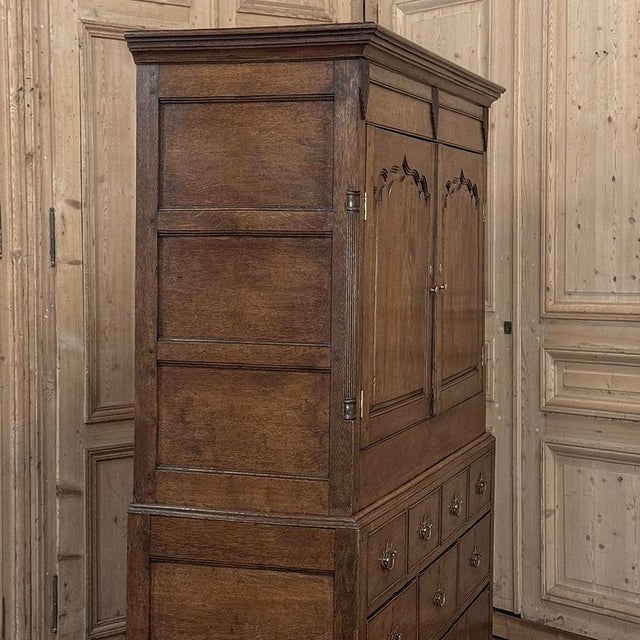 18th Century Georgian Period English Oak Linen Press For Sale - Image 13 of 18